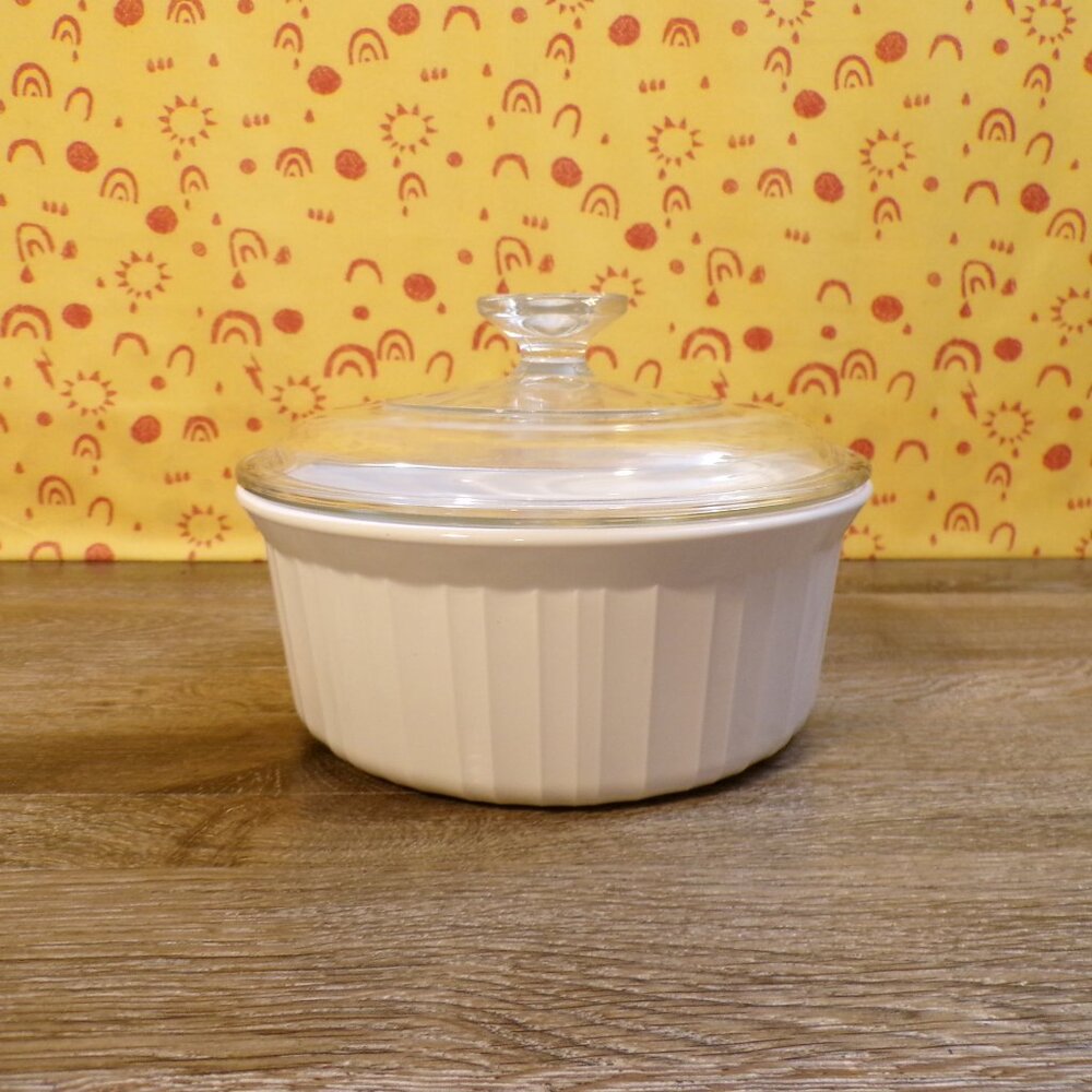 CORNING WARE Vintage French White F-5-B 1.5 Liter Round Casserole Dish with Lid